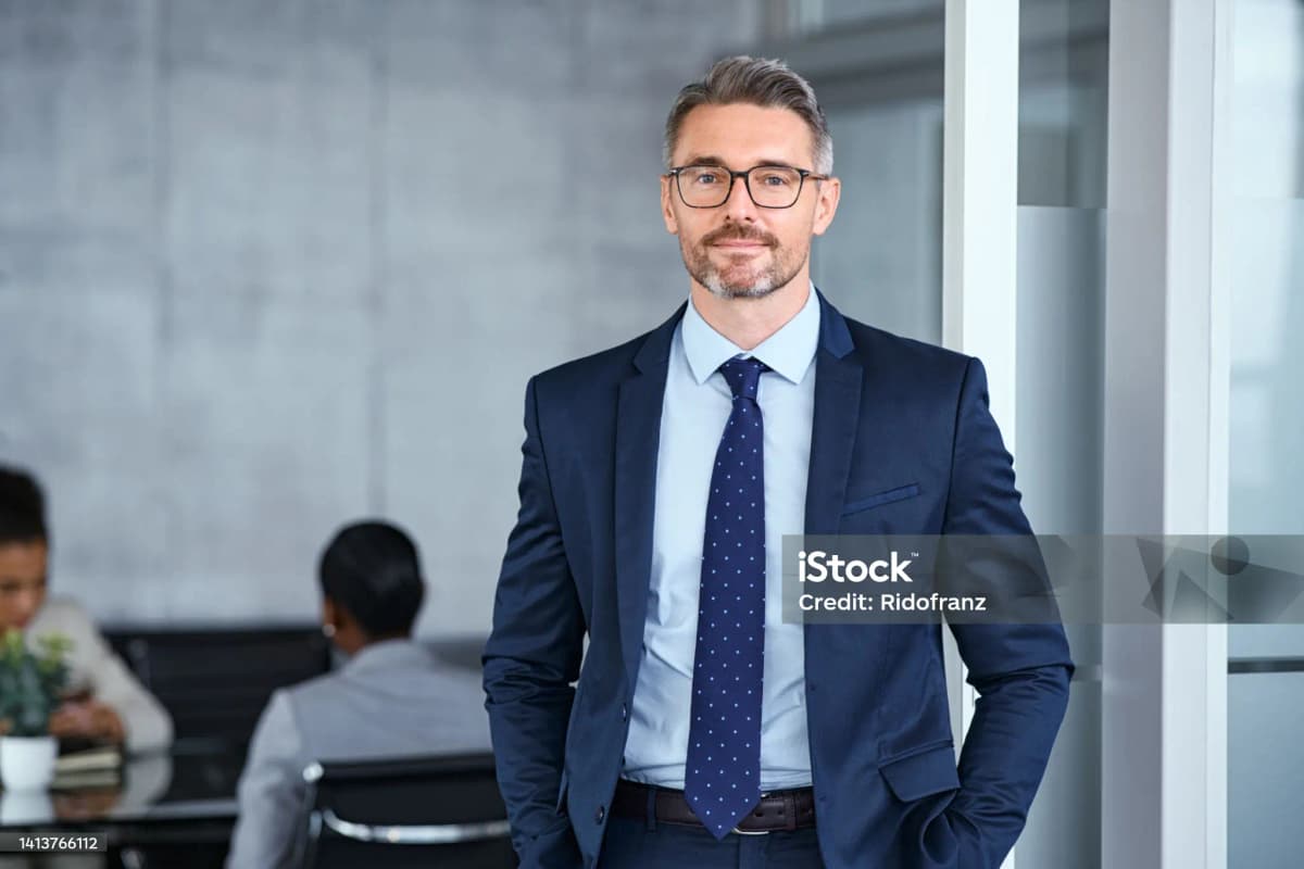 Professional using Aximus integration with social platforms